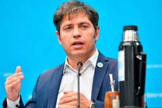 Kicillof presenta su plan económico ante intendentes y legisladores para evitar el estancamiento