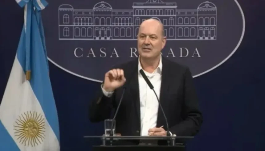 Sturzenegger critica a sindicatos por frenar la reforma laboral y propone un debate abierto