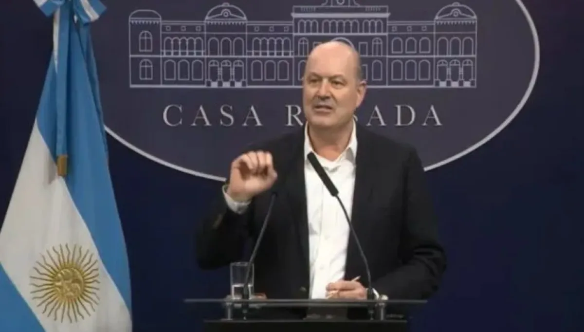 Sturzenegger critica a sindicatos por frenar la reforma laboral y propone un debate abierto