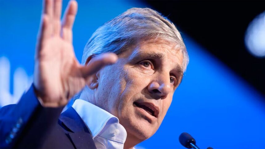 Caputo defendió el sistema de bandas cambiarias y descartó una flotación libre del dólar
