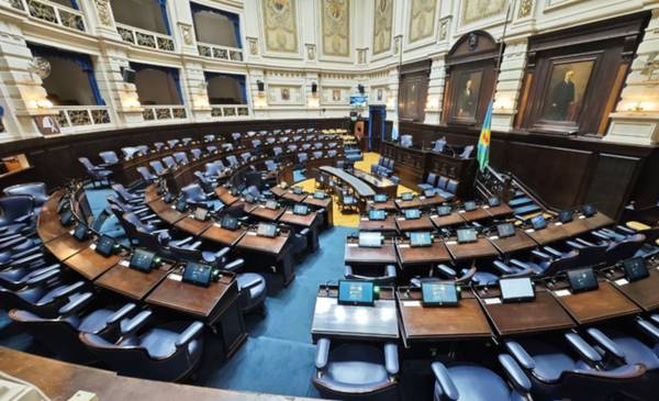 Con negociaciones al límite, el oficialismo busca aprobar deuda de 3.685 millones este miércoles