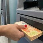 El Gobierno definió el aumento del salario mínimo: ¿qué cambios habrá en los próximos 10 meses?