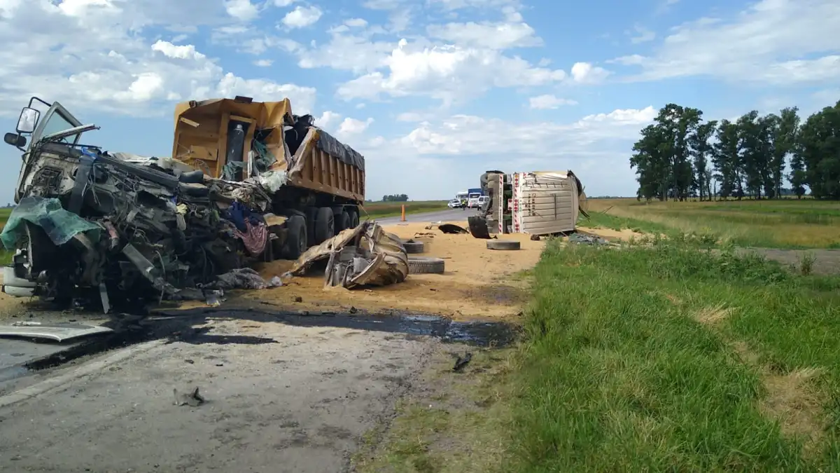 choque de camiones las flores