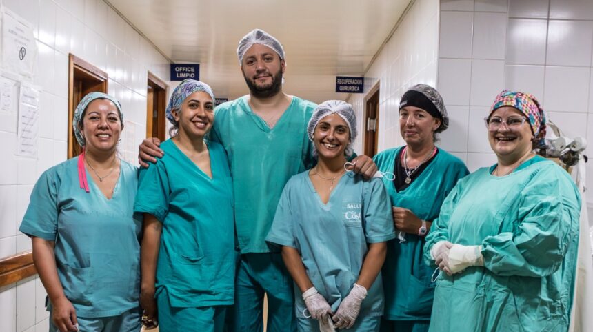 Realizan primera cirugía de artroplastia reversa de hombro en el Hospital de Mar de Ajó