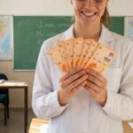 Aguinaldo docente diciembre 2025: Fechas de cobro confirmadas, cronograma por provincia y cálculo