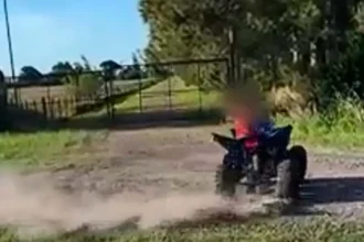 nino conduciendo cuatriciclo