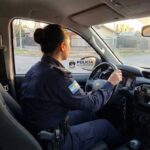 Mujer policía fue asaltada mientras patrullaba: será indemnizada con millones