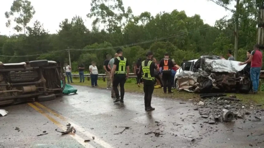 tragedia en misiones cuatro personas murieron en un choque entre tres vehiculos en la ruta nacional 12