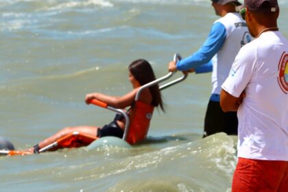 La costa ofrece sillas anfibias gratuitas para disfrutar de la playa sin barreras