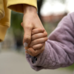 La provincia de buenos aires renueva su ley de adopción y otorga licencias laborales con sueldo
