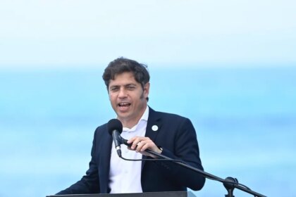 El gobernador axel kicillof retoma la agenda política en la costa y marca el inicio de 2026