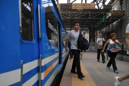 La Fraternidad amenaza con paro de trenes el jueves si no mejoran la oferta salarial