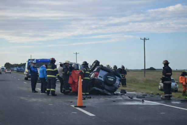 Trágico accidente en la Ruta 2: Un muerto y varios heridos entre ...