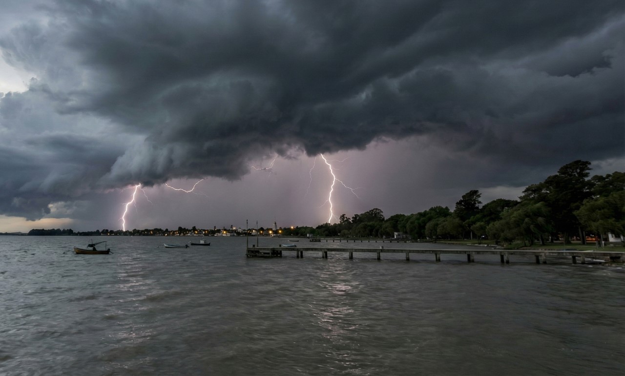 ¡atención! El smn emitió un aviso urgente por tormentas en decenas de municipios bonaerenses 1 Alerta clima provincia buenos aires tormentas