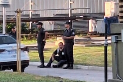 El ministerio de trabajo de la provincia de buenos aires cita a fate y trabajadores tras despidos masivos