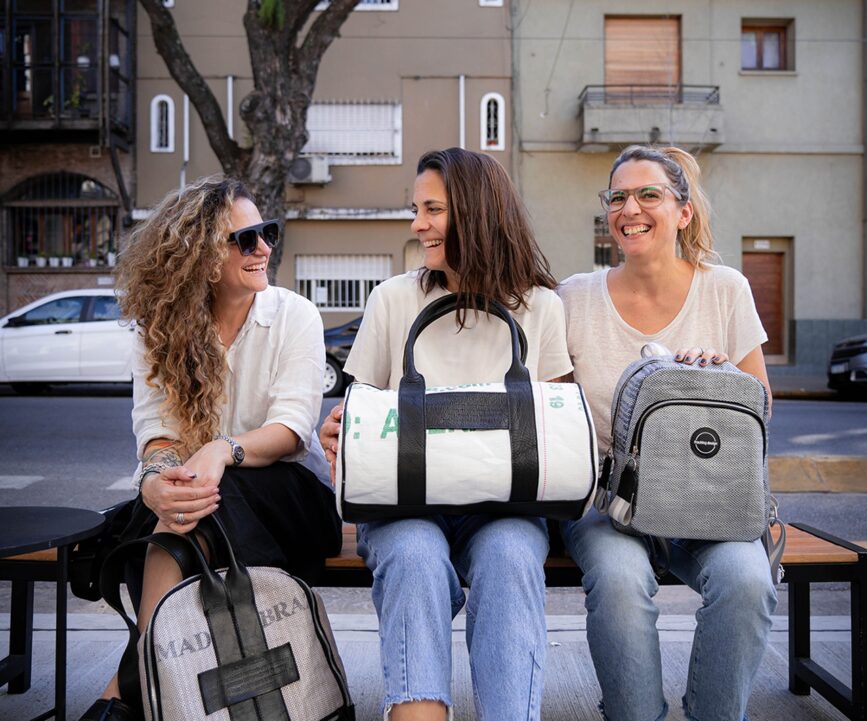 Adn bonaerense: las hermanas de lanús que transforman residuos de vaca muerta en moda de exportación