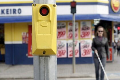 Argentinos fuera de serie: la historia del genio que creó el primer semáforo sonoro en el país