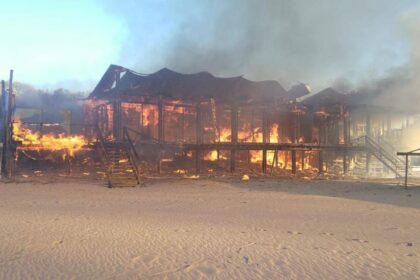 Voraz incendio arrasó por completo un balneario en villa gesell