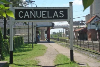 Escándalo en cañuelas: echaron a un policía tras ser filmado teniendo sexo junto al patrullero
