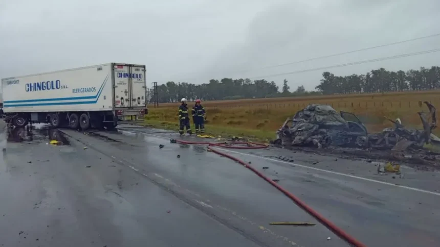 Tragedia en la ruta 3: un muerto tras tremendo choque e incendio de auto y camión