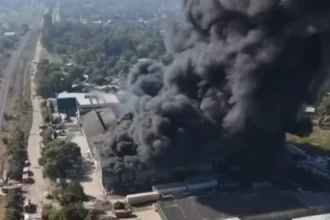 Explosiones y fuego en fábrica de agroquímicos en moreno: tensión y evacuaciones