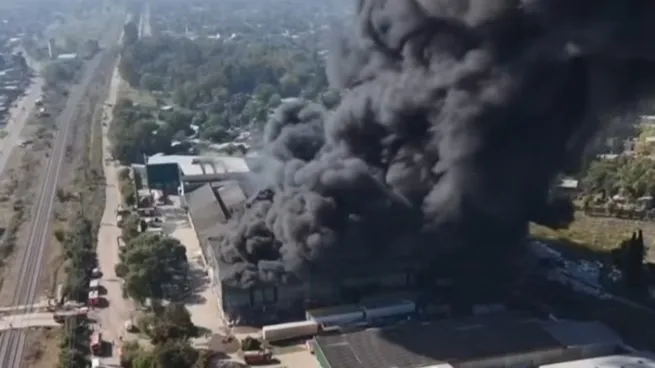 Explosiones y fuego en fábrica de agroquímicos en moreno: tensión y evacuaciones