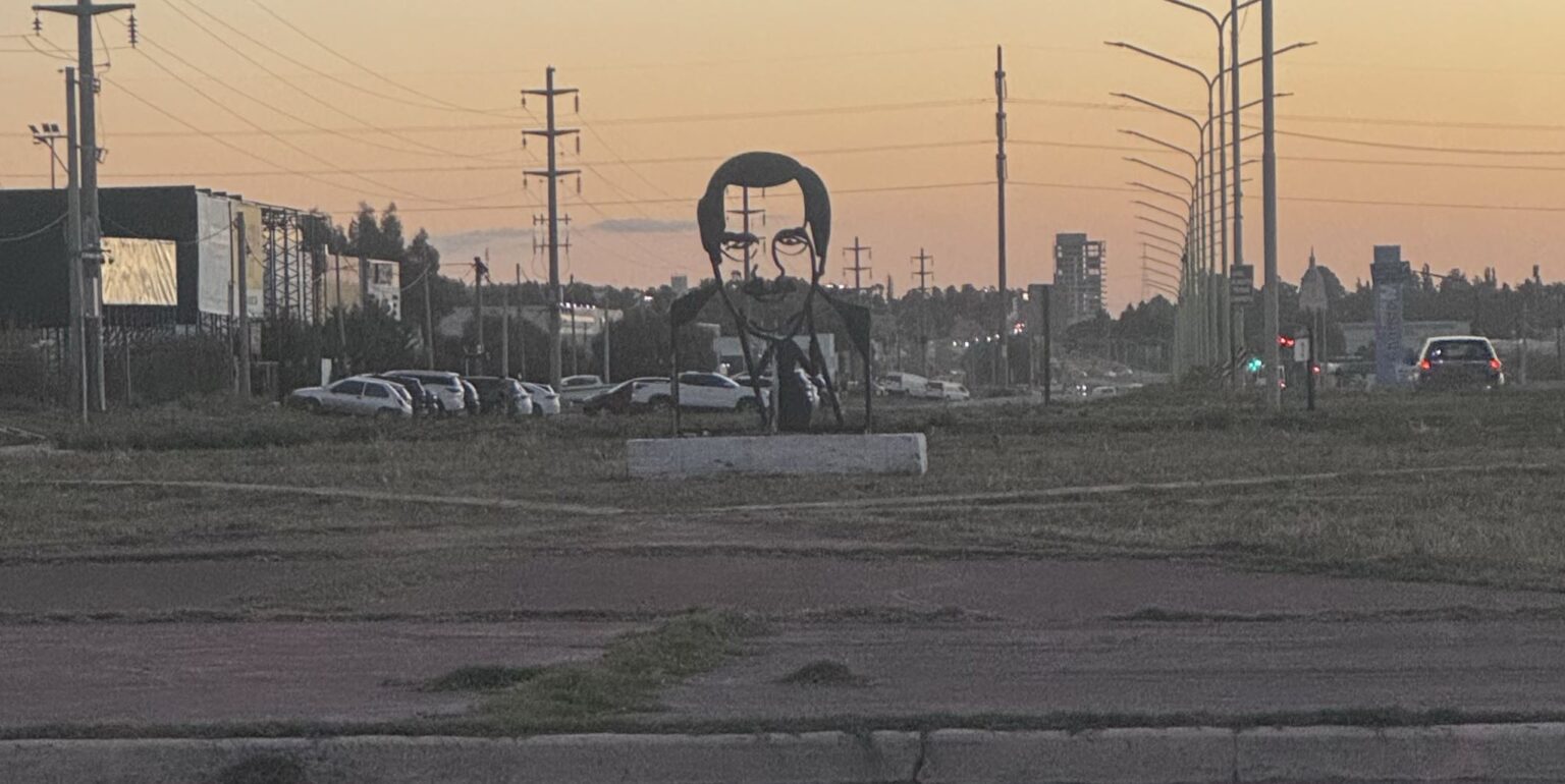 Insólito error en google maps: confundieron a raúl alfonsín con saddam hussein