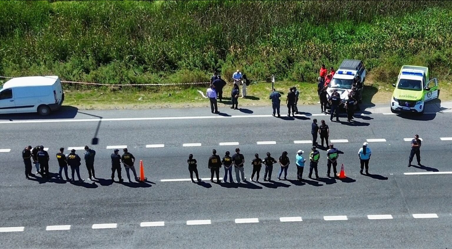 Misterio en ruta 11: hallan un hombre sin vida en costa del este y no descartan homicidio