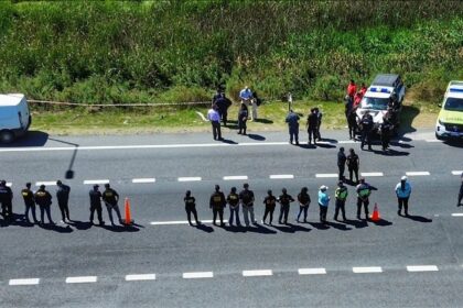 Misterio en ruta 11: hallan un hombre sin vida en costa del este y no descartan homicidio