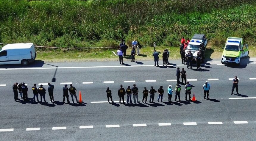 Misterio en ruta 11: hallan un hombre sin vida en costa del este y no descartan homicidio