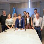 Plan director de caminos rurales: kicillof firmó los primeros convenios con ocho municipios