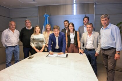 Plan director de caminos rurales: kicillof firmó los primeros convenios con ocho municipios