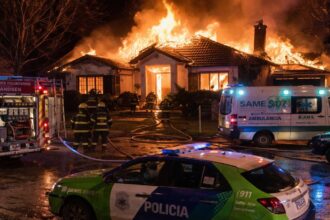 Tragedia en brandsen: un hombre murió atrapado en el incendio de su casa