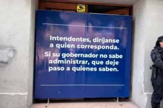 “si su gobernador no sabe administrar…”: el cartel que generó indignación entre intendentes bonaerenses