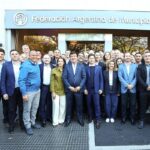 Intendentes de todo el país reclaman en economía por la falta de obras públicas