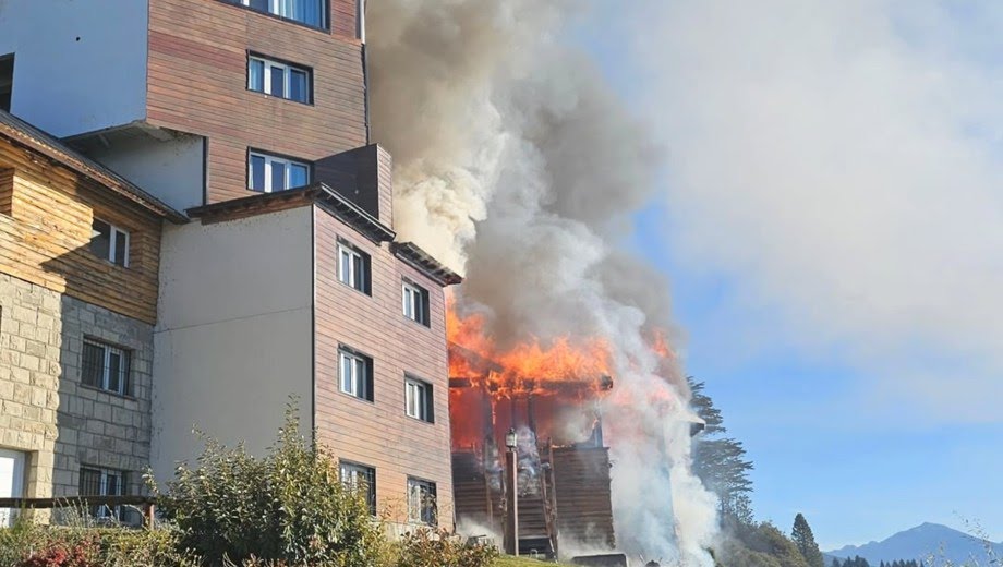 Incendio en hotel huemul: voraces llamas consumen el histórico establecimiento de bariloche 2 Incendio en hotel huemul: voraces llamas consumen el histórico establecimiento de bariloche