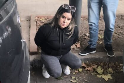 Detuvieron a una mujer que se hacía pasar por médica y atendía en hospitales con un título falso