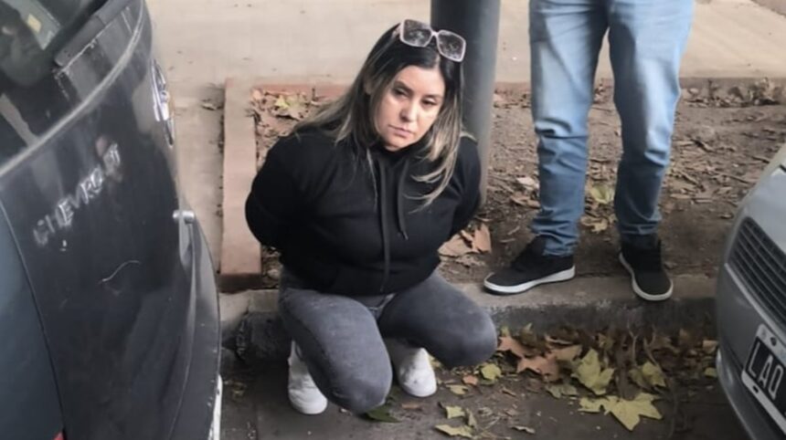 Detuvieron a una mujer que se hacía pasar por médica y atendía en hospitales con un título falso