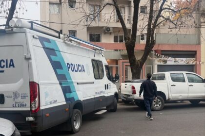 La ciudad de dolores conmocionada por la joven que cayó de un edificio y murió