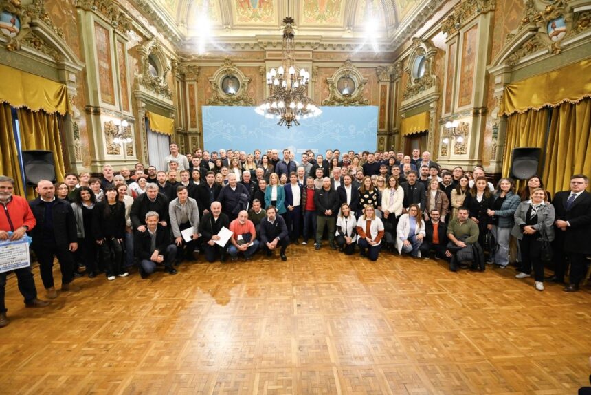 Kicillof reunió a intendentes bonaerenses y apuntó contra milei por la crisis sanitaria