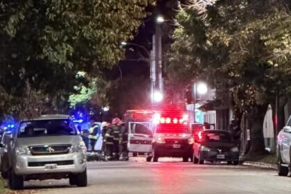 Violento choque entre una moto y un auto en pleno centro de castelli