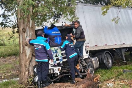 Accidente en ruta 2: así fue el rescate del chofer de un camión tras un impactante choque