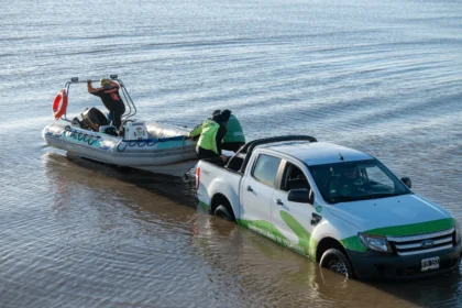 Hallaron el cuerpo de otro de los pescadores desaparecidos en el río de la plata: