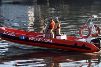 Encontraron pertenencias de los pescadores desaparecidos en el río de la plata