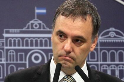 Sacudida total en el oficialismo: javier milei confirmó la salida de adorni del directorio de ypf