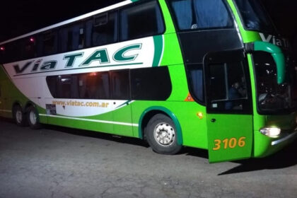 Milagro en la ruta 226: chofer de micro se descompensó y se cruzó de carril