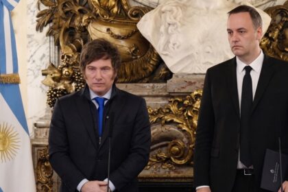Milei sobre adorni:  "si la justicia lo declara culpable, lo eyecto de una patada"