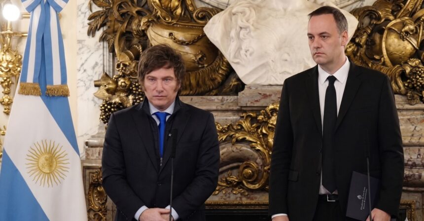 Milei sobre adorni:  "si la justicia lo declara culpable, lo eyecto de una patada"