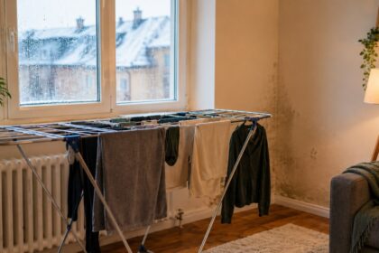 Humedad en invierno: el error común que enfría la casa y favorece la aparición de moho