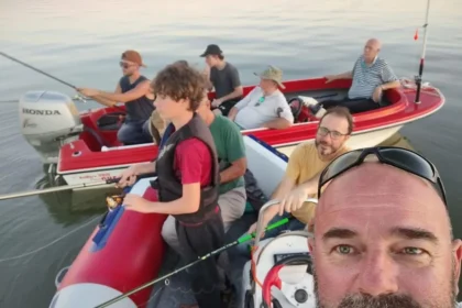 Intensa búsqueda de cinco pescadores desaparecidos en el río de la plata